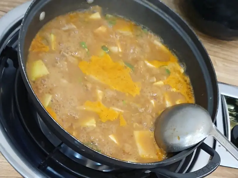 차돌 된장찌개의 클로즈업 샷