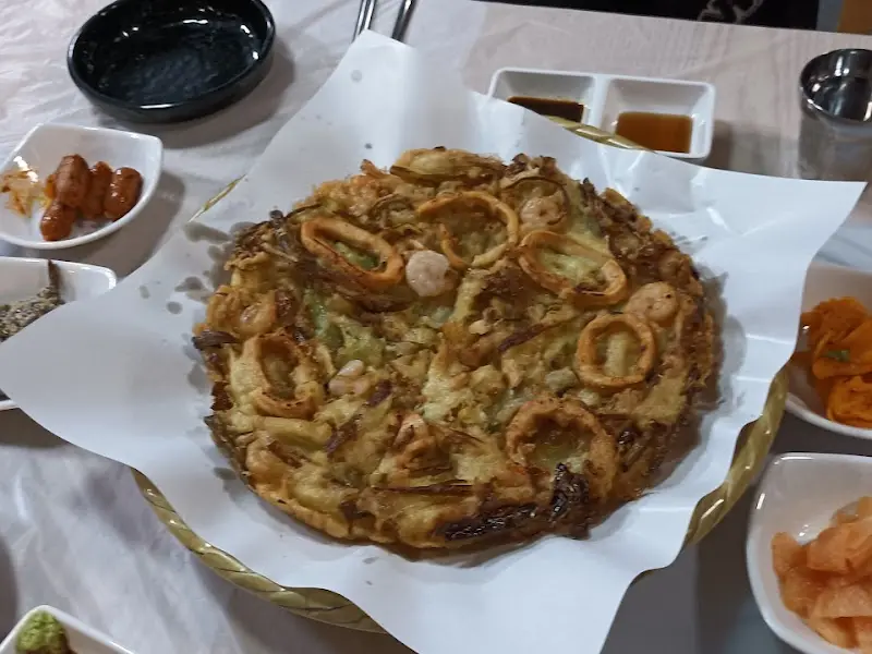 해산물이 듬뿍 들어간 해물파전