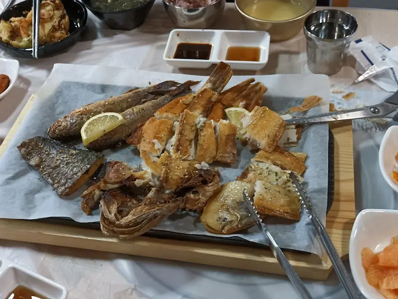 맛있게 구워진 생선구이