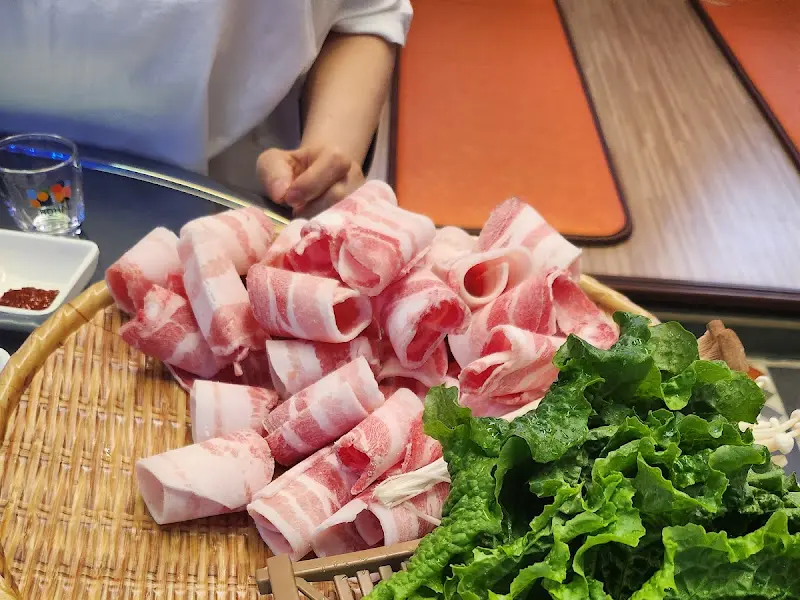 오겹살과 신선한 야채