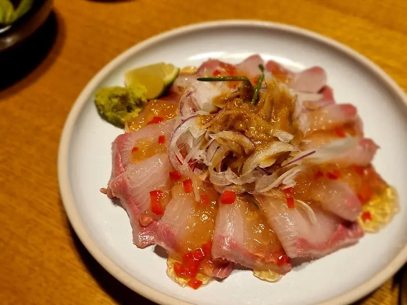 다양한 메뉴를 맛볼 수 있는 스시산원 반주헌