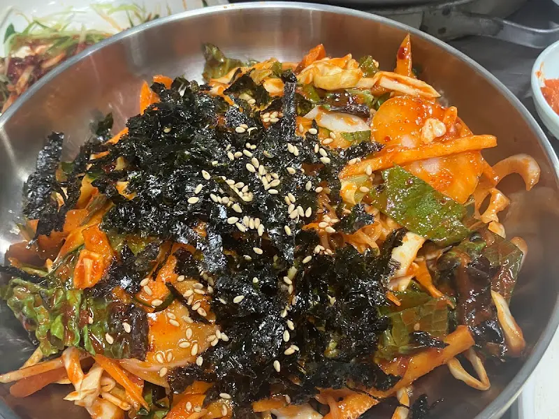 새콤달콤한 비빔국수