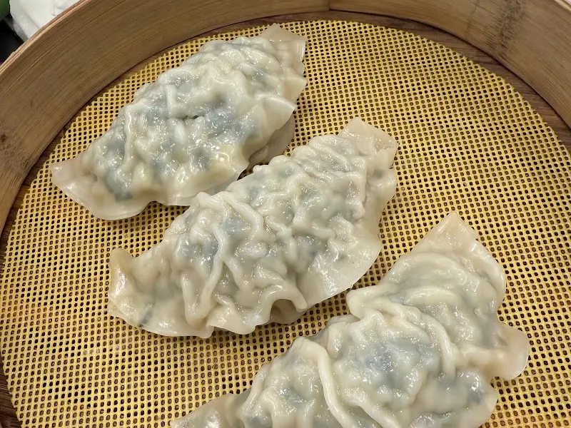 찜통에 담겨 나온 따끈한 만두