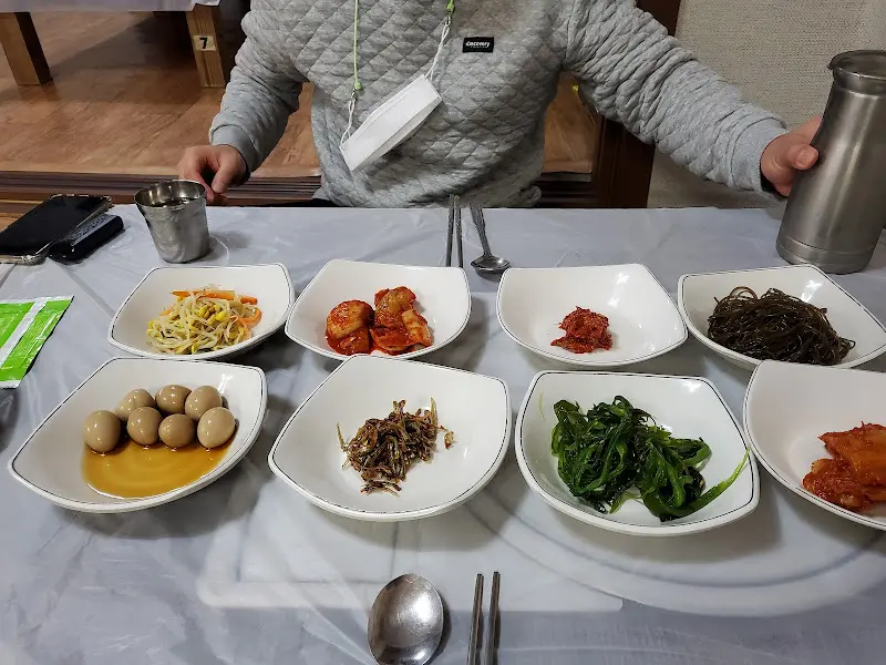 싱싱한 낙지가 듬뿍 들어간 낙지비빔밥