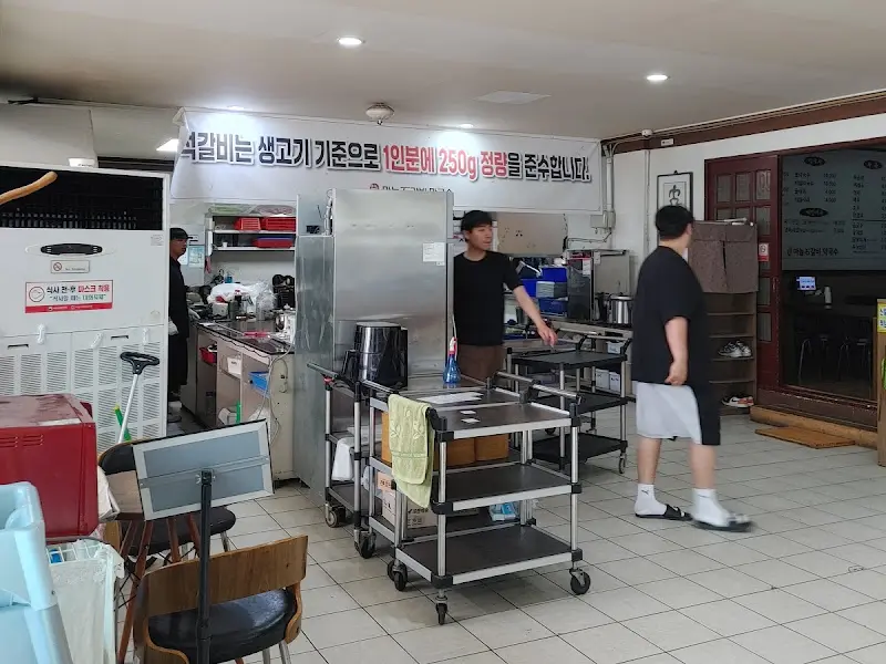 분주한 식당 내부