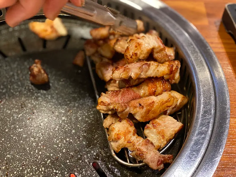 잘 구워진 삼겹살