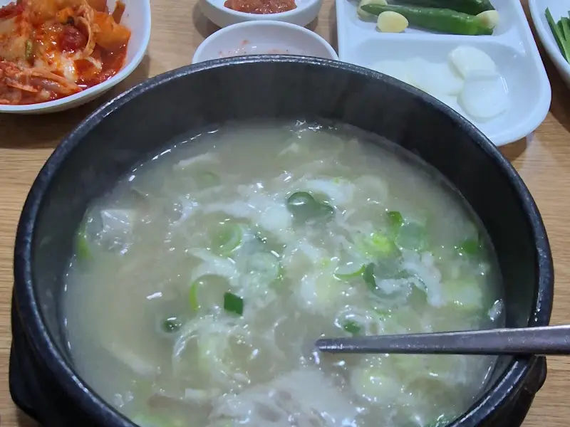 돼지국밥과 함께 제공되는 밑반찬