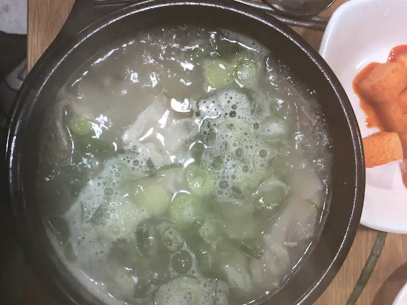 푸짐한 돼지국밥 한 상