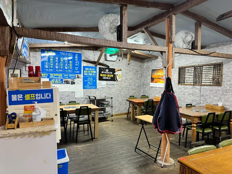 식당 내부 풍경