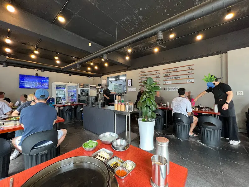 김래하 닭갈비 내부