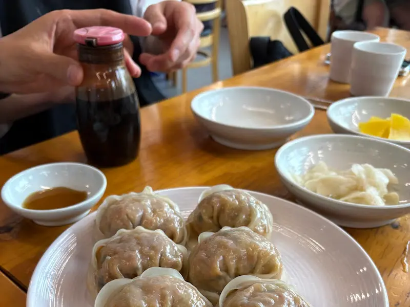 넓고 쾌적한 식당 내부