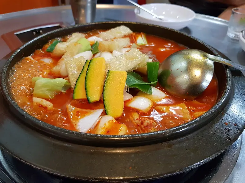 닭도리탕 속 다양한 재료들