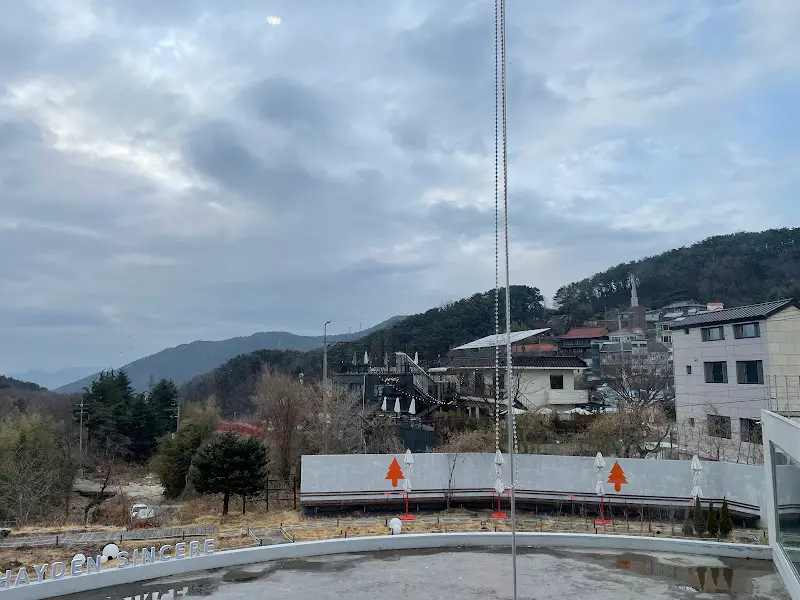 헤이든신씨어에서 바라본 금정산성마을 풍경