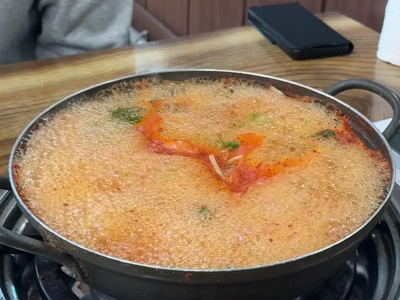 보글보글 끓는 오징어 해물탕