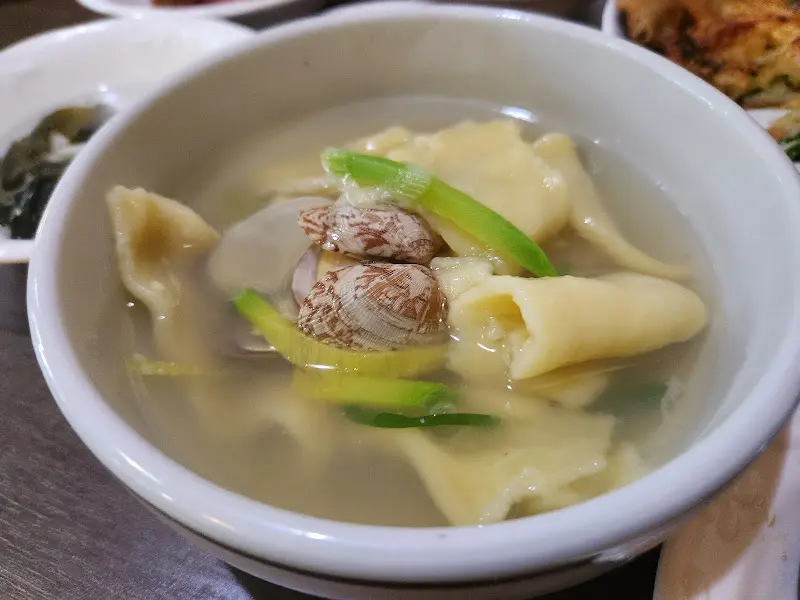 수제비 클로즈업 샷