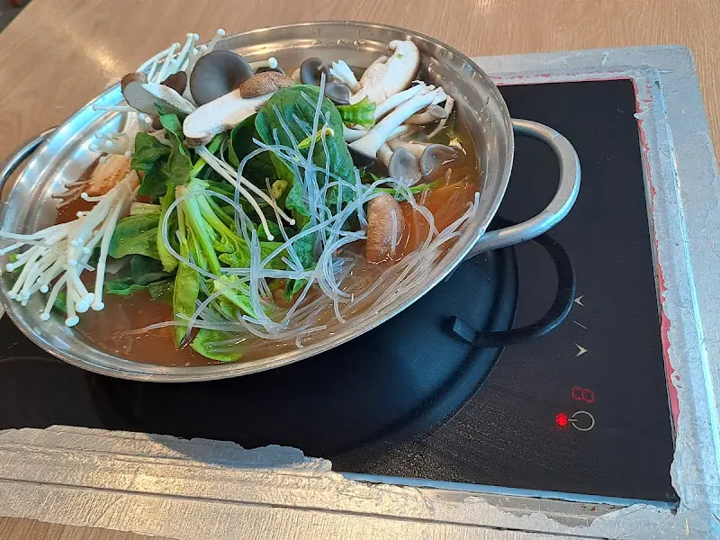 보글보글 끓고 있는 두부전골