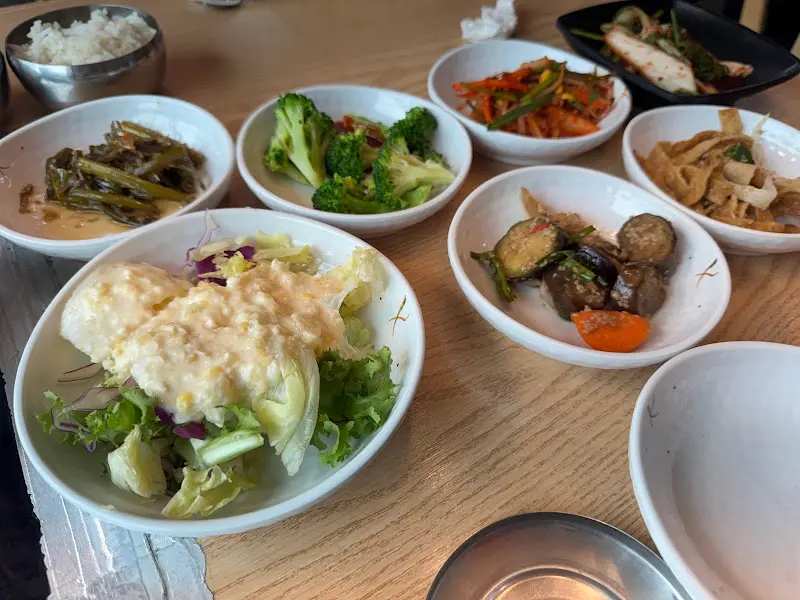 정갈하게 차려진 밑반찬