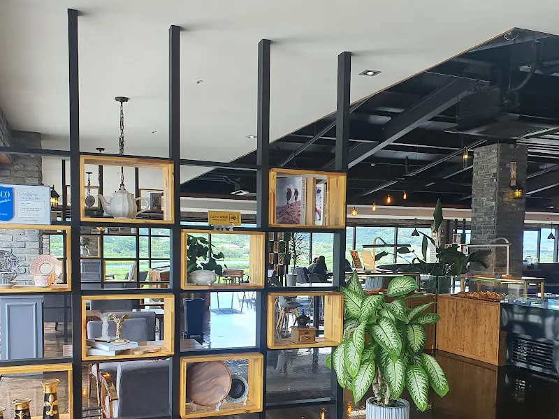 카페 내부 인테리어