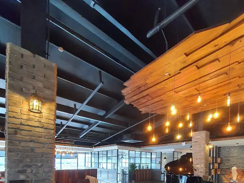 카페 내부 천장