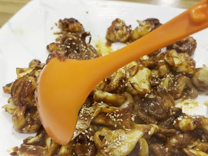 윤기가 흐르는 쭈꾸미볶음