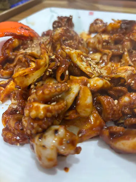 윤기가 흐르는 쭈꾸미볶음