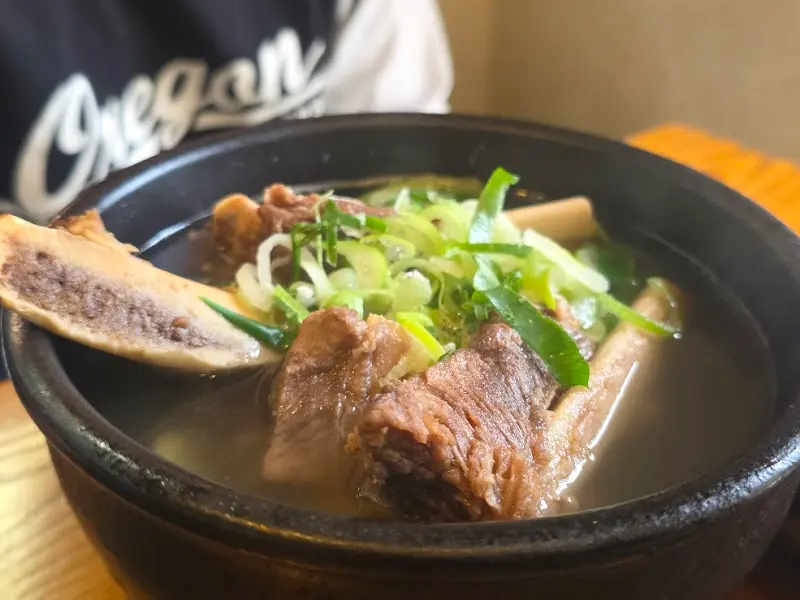 갈비에 붙어있는 윤기 흐르는 살코기