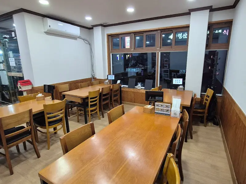 깔끔한 식당 내부