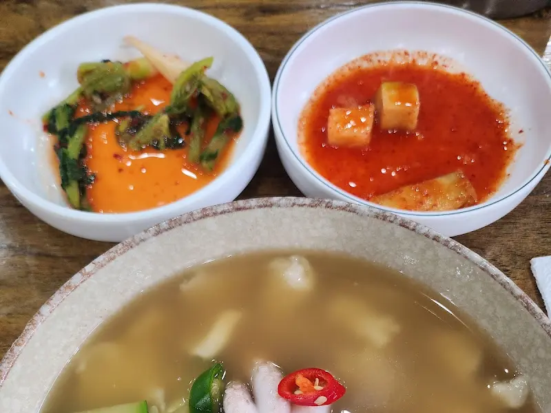 팔미낙지한마리수제비 기본 반찬