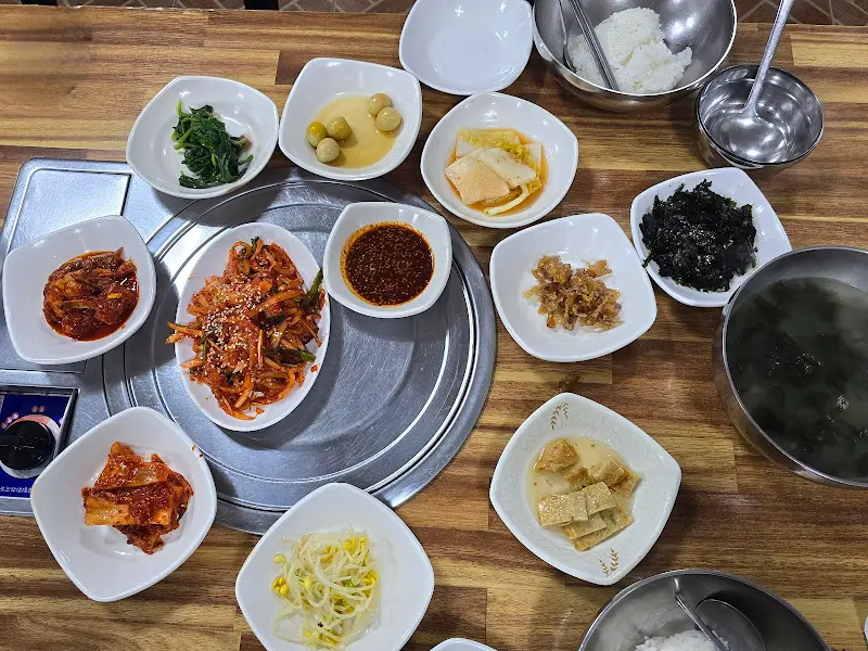 다채로운 반찬들