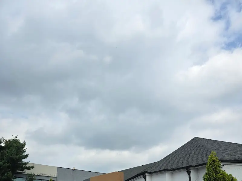 뭉게구름이 떠다니는 하늘