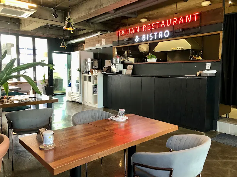 깔끔하게 정돈된 테이블