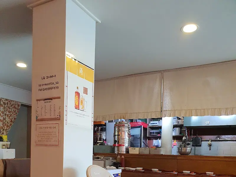 식당 내부 인테리어