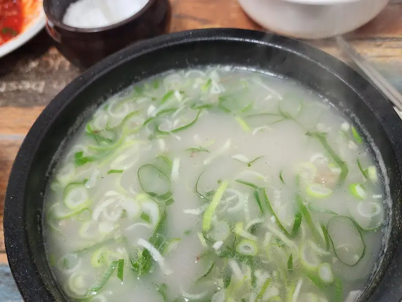 파가 듬뿍 올려진 설렁탕