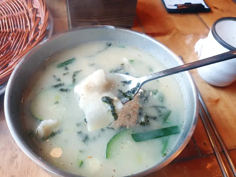 수제비 한 숟갈