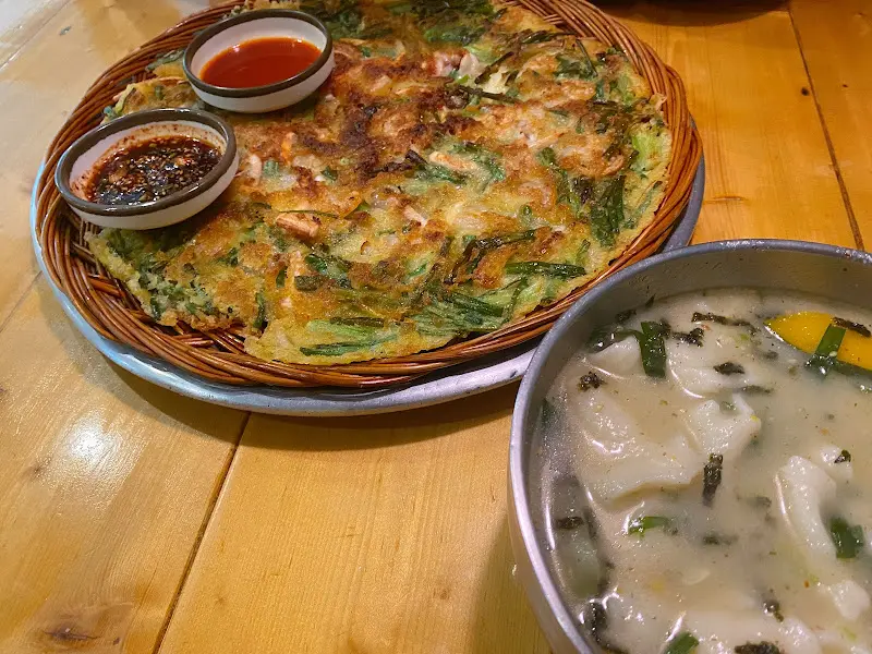 해물파전과 들깨수제비 투샷