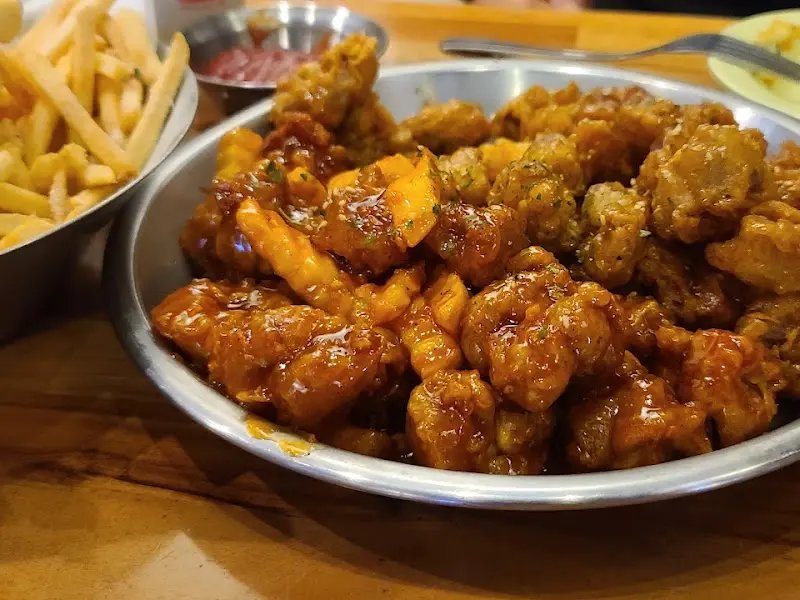 바삭돌이 치킨과 감자튀김