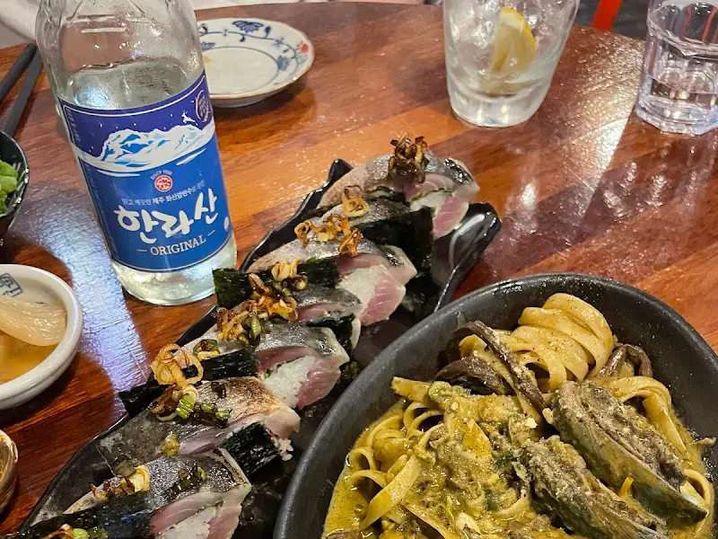 고등어 초밥과 전복 게우 파스타