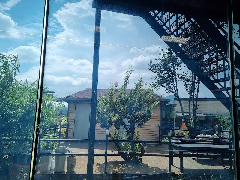 식당 창밖으로 보이는 아름다운 풍경