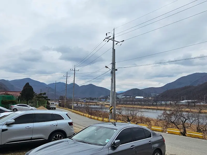 식당 앞에 펼쳐진 아름다운 풍경