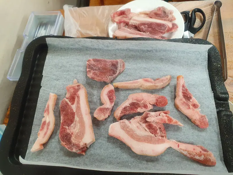 신선한 돼지머리고기