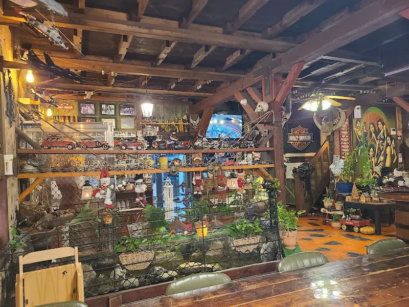 산속비버스 내부