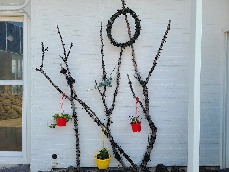 신촌밥상 외관 장식