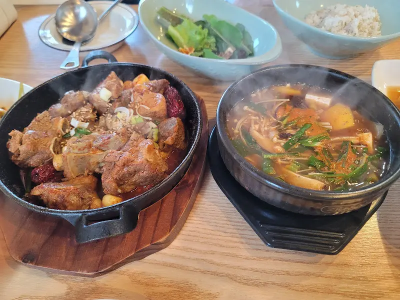 갈비찜과 된장찌개