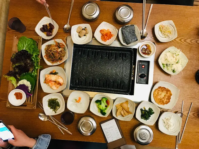 푸짐하게 차려진 한 상