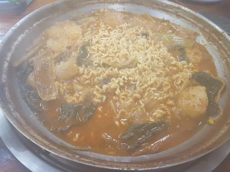 라면사리 추가된 감자탕