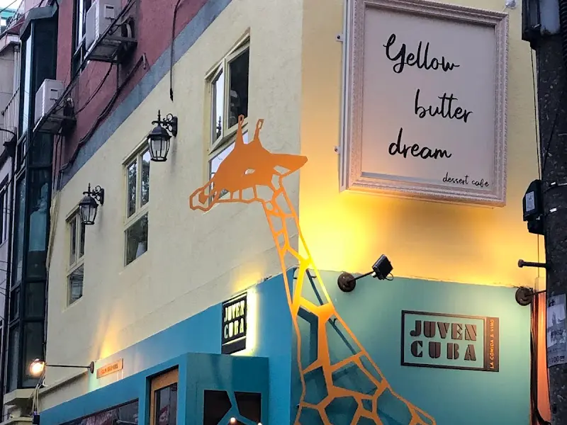 쥬벤쿠바 외부 기린 장식