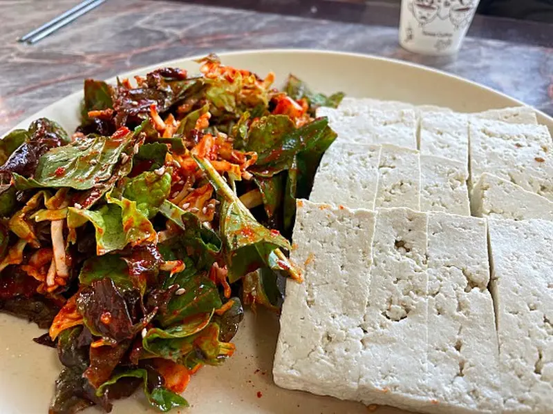 정겨운 분위기의 전나무 식당 외부 전경