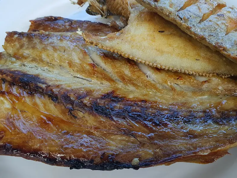 노릇하게 구워진 생선구이