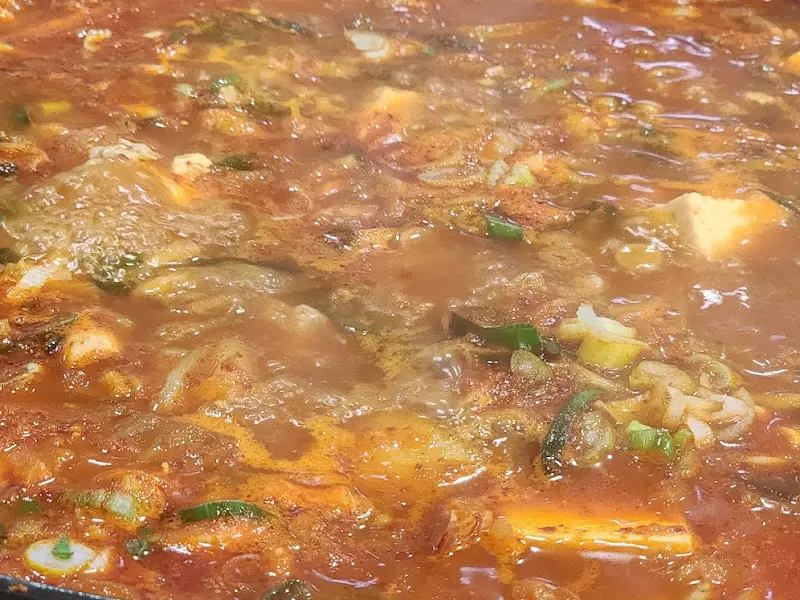 보글보글 끓고 있는 두부두루치기