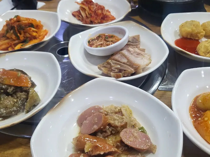 다양한 종류의 반찬들